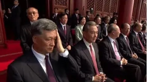 拜仁慕尼黑2025年德国杯首战告负：意外不敌德乙球队基尔